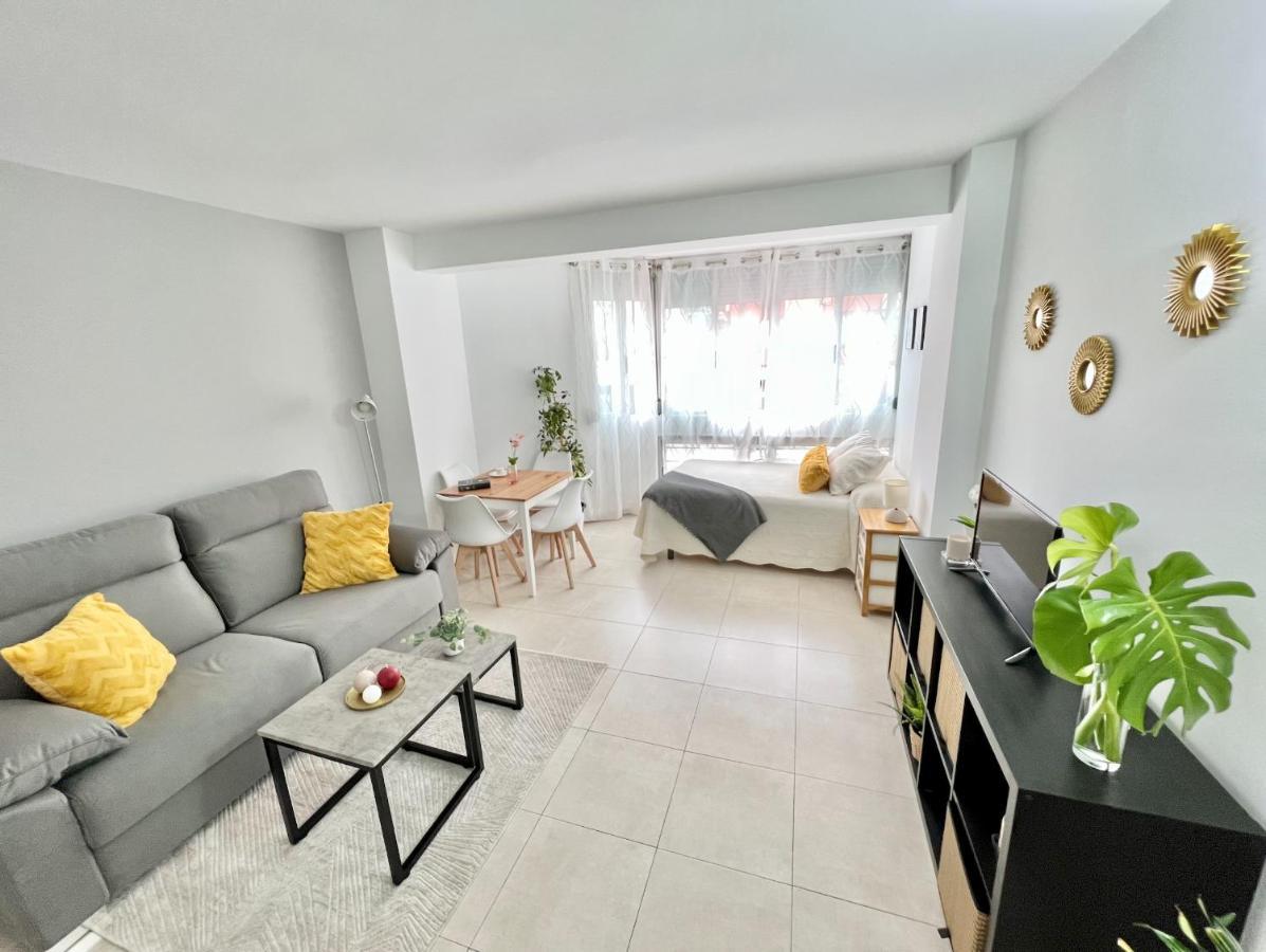 Precioso Estudio Con Piscina, Junto A La Playa Torre Del Mar